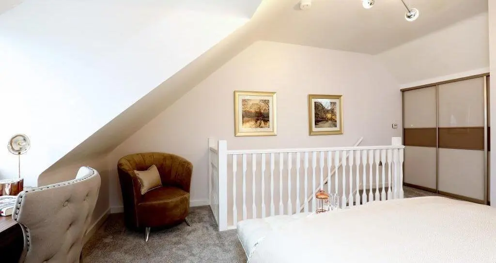 Sloped ceilng wardrobe