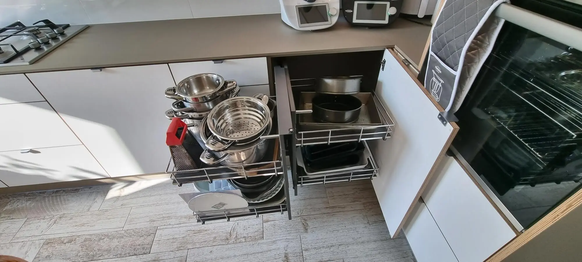 Magick corner solution