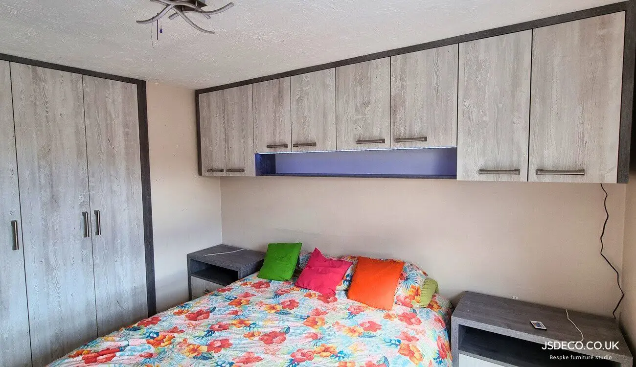 Modern style fitted bedroom set