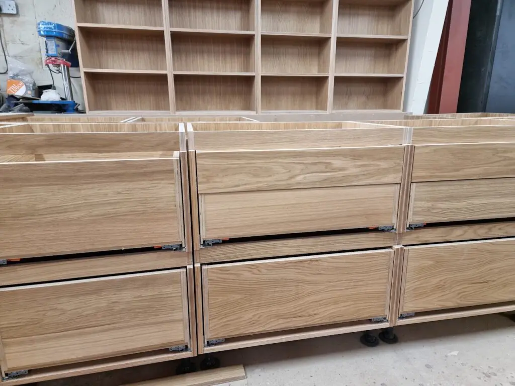Precisly tilored oak veneered drawers