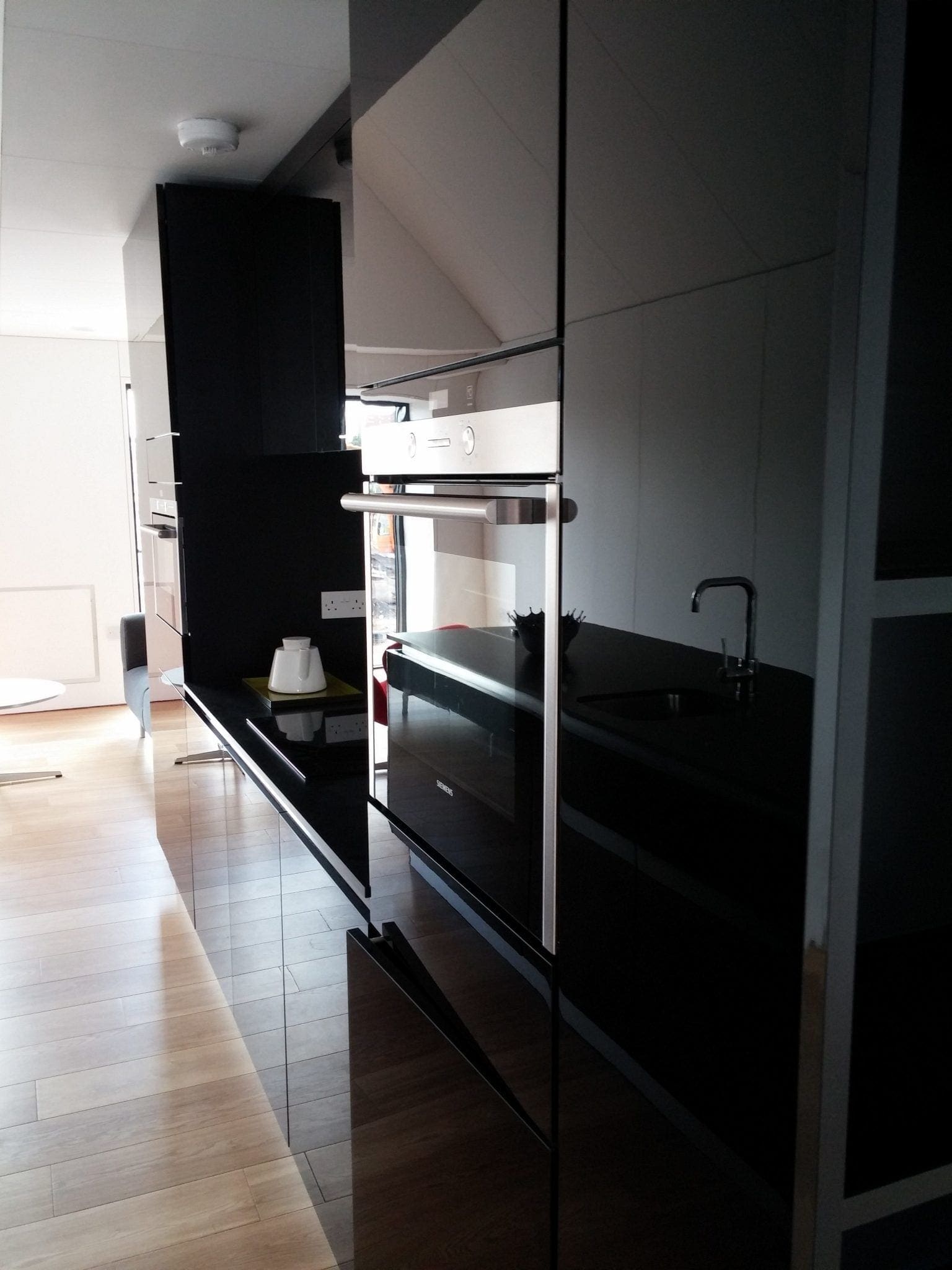 Black high glooss modern style kitchen tall housing cabinets Modern style high gloss black kitchen furniture
