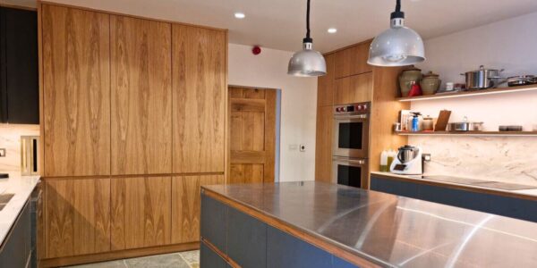 Oak veneered plywood kitchens