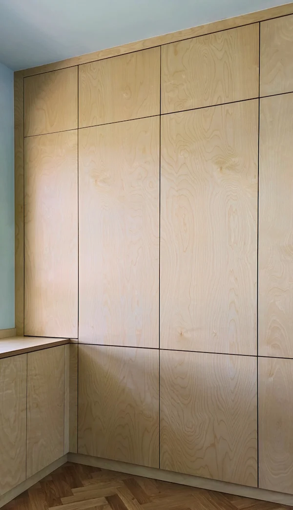 Grain matched plywood kitchen and wardrobe doors with continuous grain pattern by JS DECO premium birch