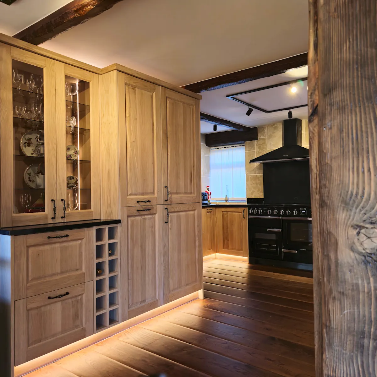Image of solid premium oak traditional kitchen